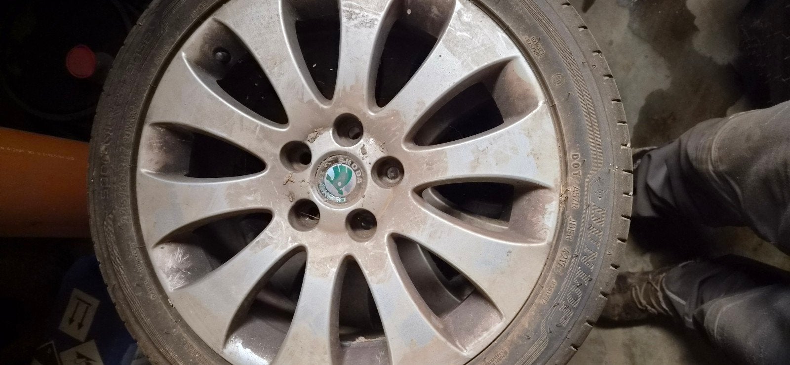 Jantes SKODA avec pneus Dunlop 225/45R17, Autos : Pièces & Accessoires, Enlèvement, Pneu(s)