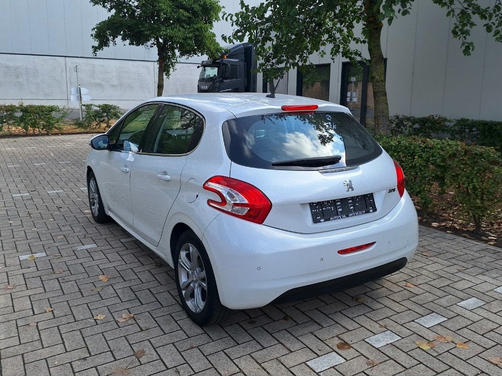Peugeot 1.2i | 136.000km | Airco, Autos, Peugeot, Euro 5, Achat, Boîte manuelle, Noir