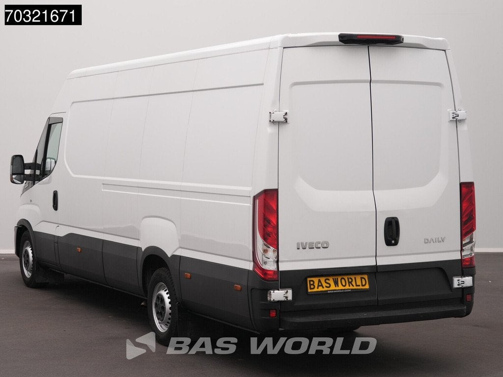 Iveco Daily 35S16 Automaat L3H2 Airco Camera Parkeersensoren, Auto's, Bestelwagens en Lichte vracht, Automaat, Stof, Gebruikt
