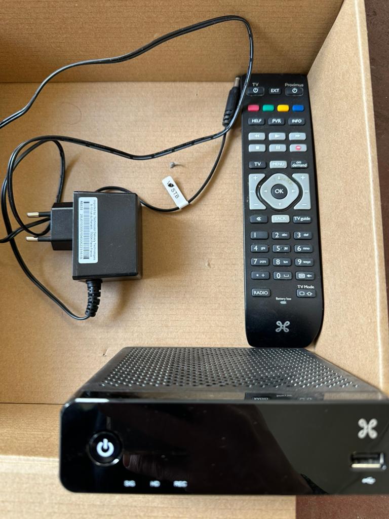 TV decoder V5-compact proximus, Ophalen of Verzenden, Zo goed als nieuw, Decoder
