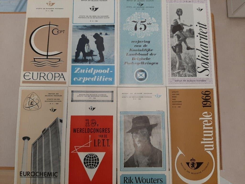 Lot de timbres avec pochette 1966, Neuf, Non oblitéré, Album pour timbres, Enlèvement