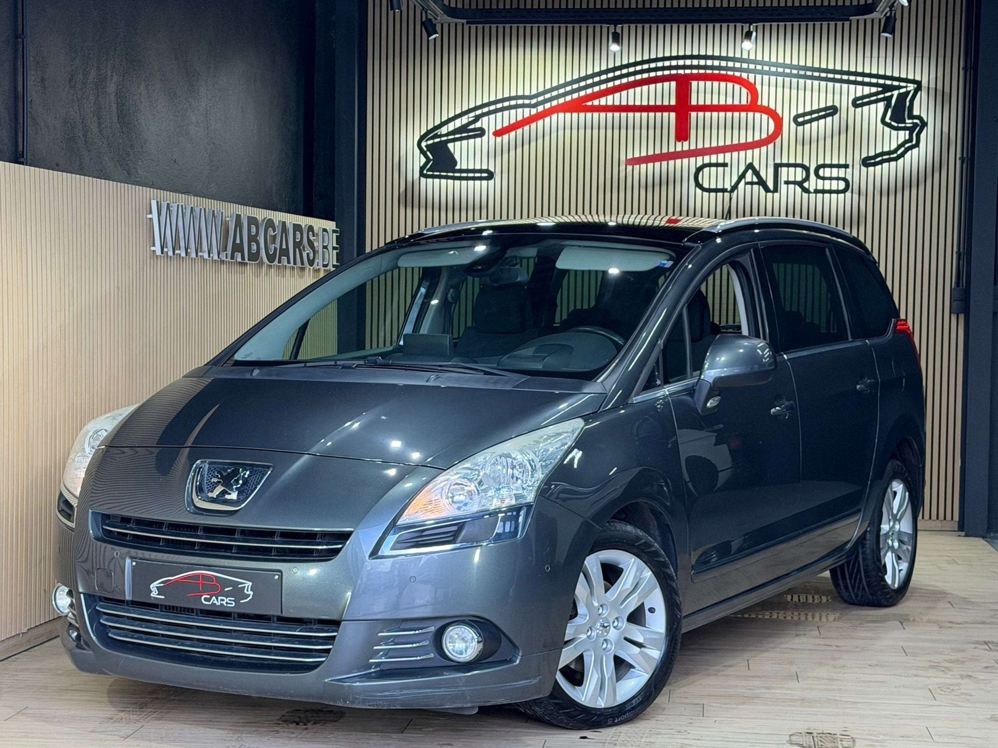 Peugeot 5008 1.6HDI * BOITE AUTO * (automatique), Autos, Achat, 82 kW, Entreprise, 5 portes