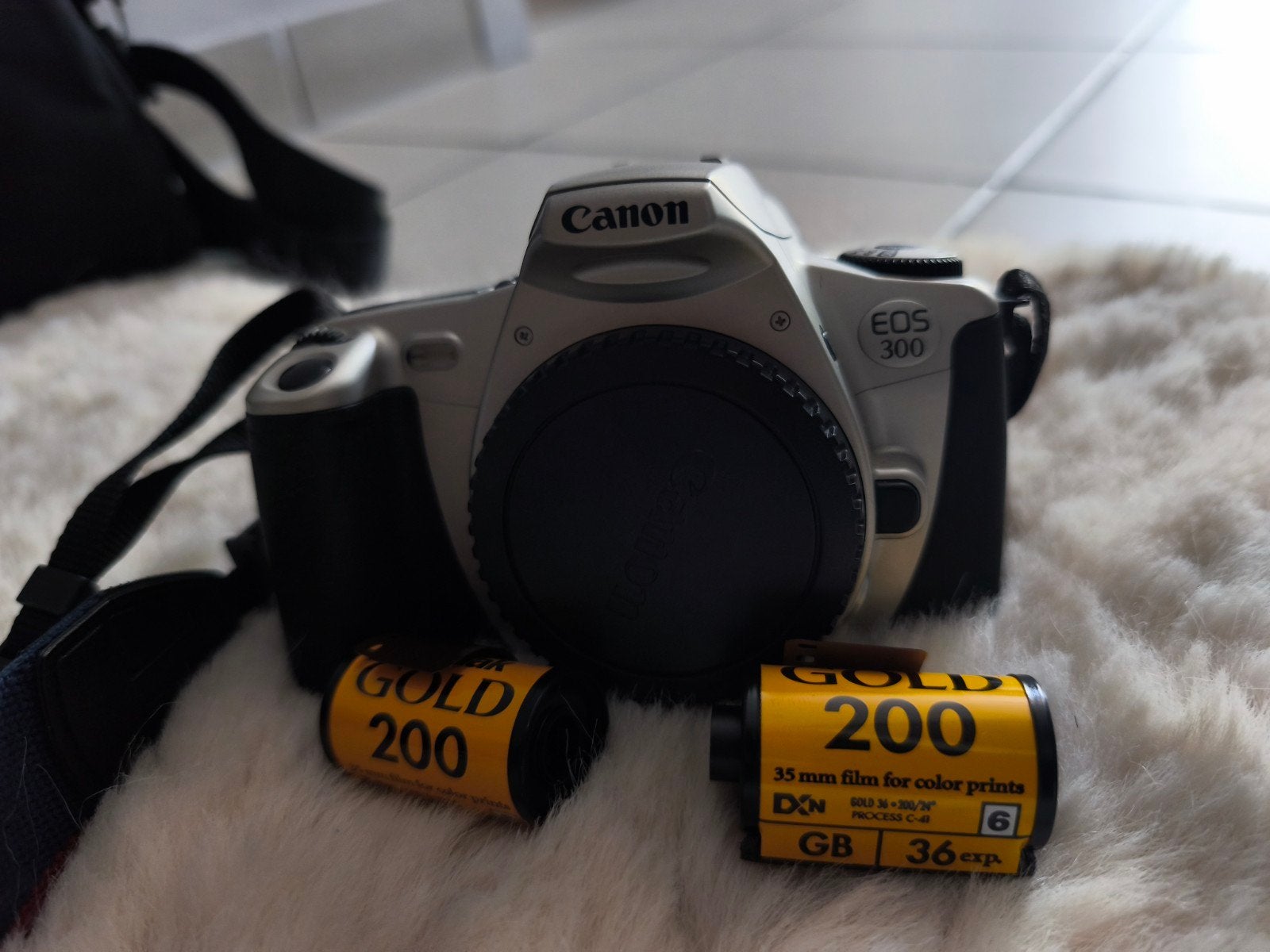 CANON EOS 300 (ANALOG) 2X KODAK GOLD 200, Ophalen, Canon