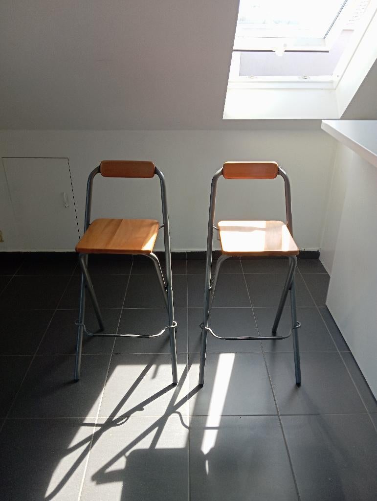 2 bruine barkrukken, €10, Huis en Inrichting, Ophalen, Gebruikt, Met voetsteun