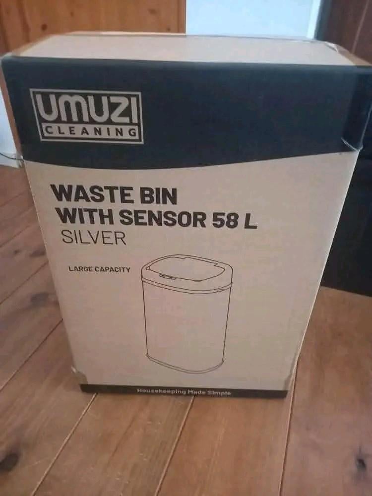 Prullenbak met sensor nieuw, Ophalen