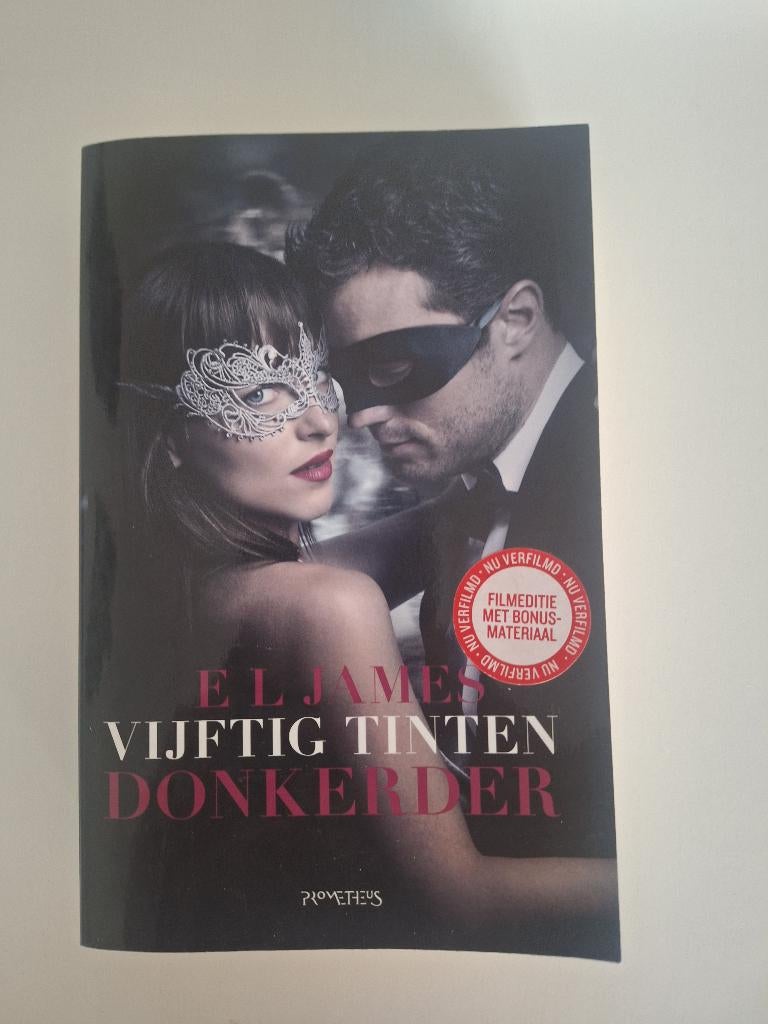 Boek: vijtig tinten donkerder, Enlèvement, Neuf, El james, Belgique