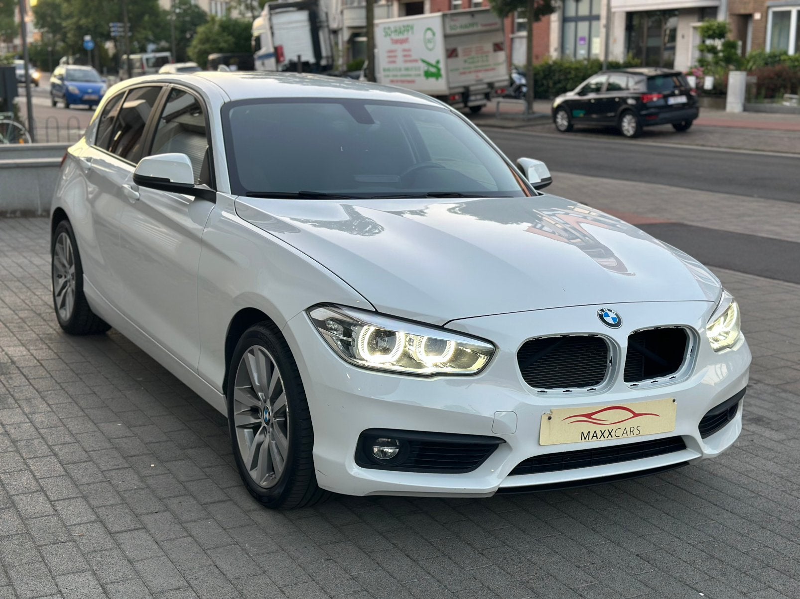 BMW 118i Automaat 02/2018 - 119.811 KMS Navi Led Zetelvw, Auto's, BMW, USB, Euro 6, Wit, Bedrijf
