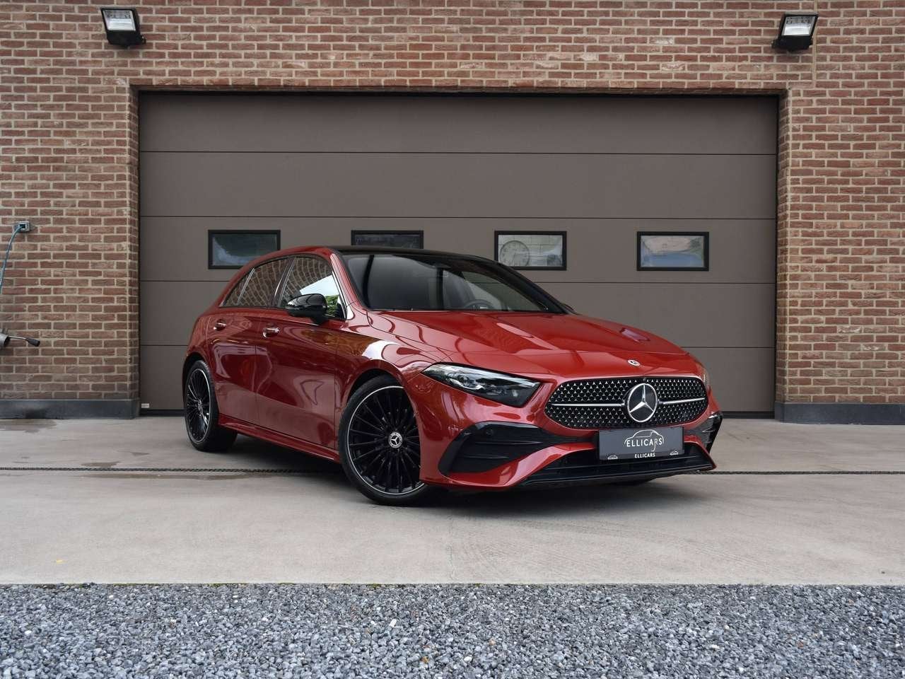 Mercedes-Benz A 180 AMG LINE NIGHT PAKKET / SCHUIFDAK / CAR, Auto's, Zwart, 4 cilinders, Bedrijf, 5 zetels