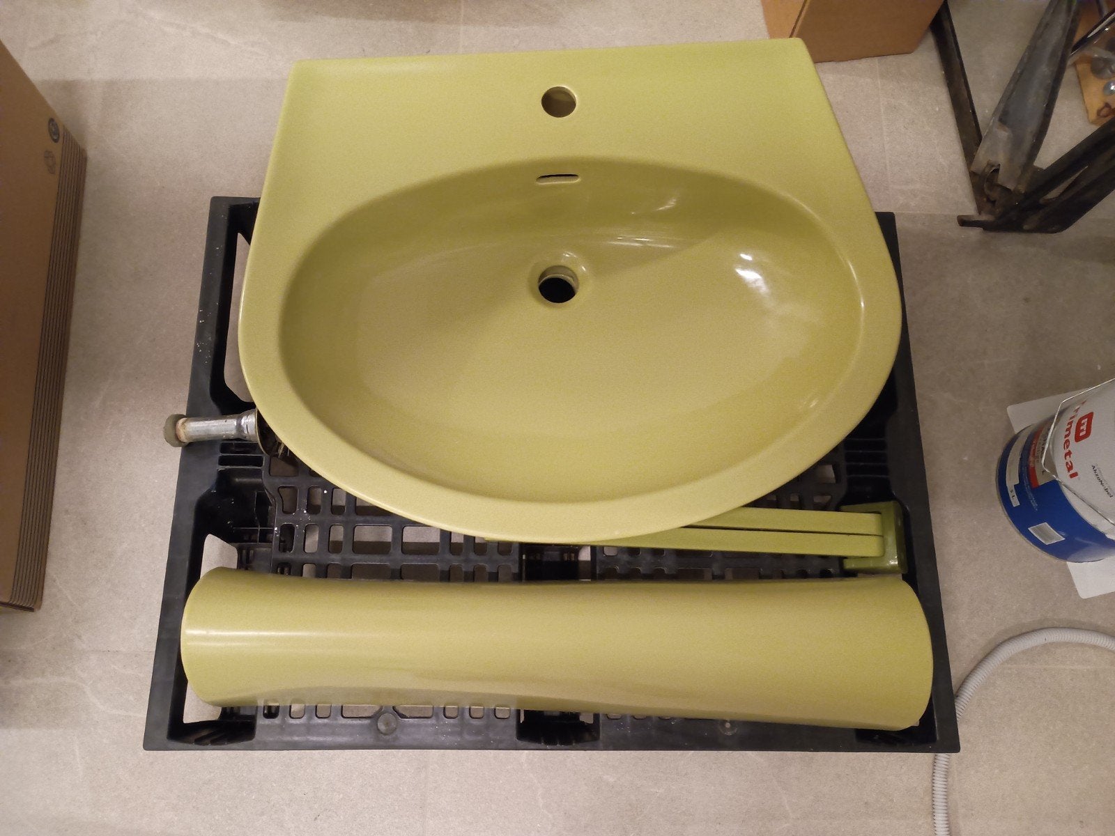 retro olijfgroene lavabo en handdoekhouder, Ophalen