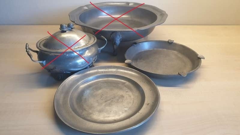 4 tinnen objecten : sierbord, asbak, pot + deksel, chaal, Enlèvement