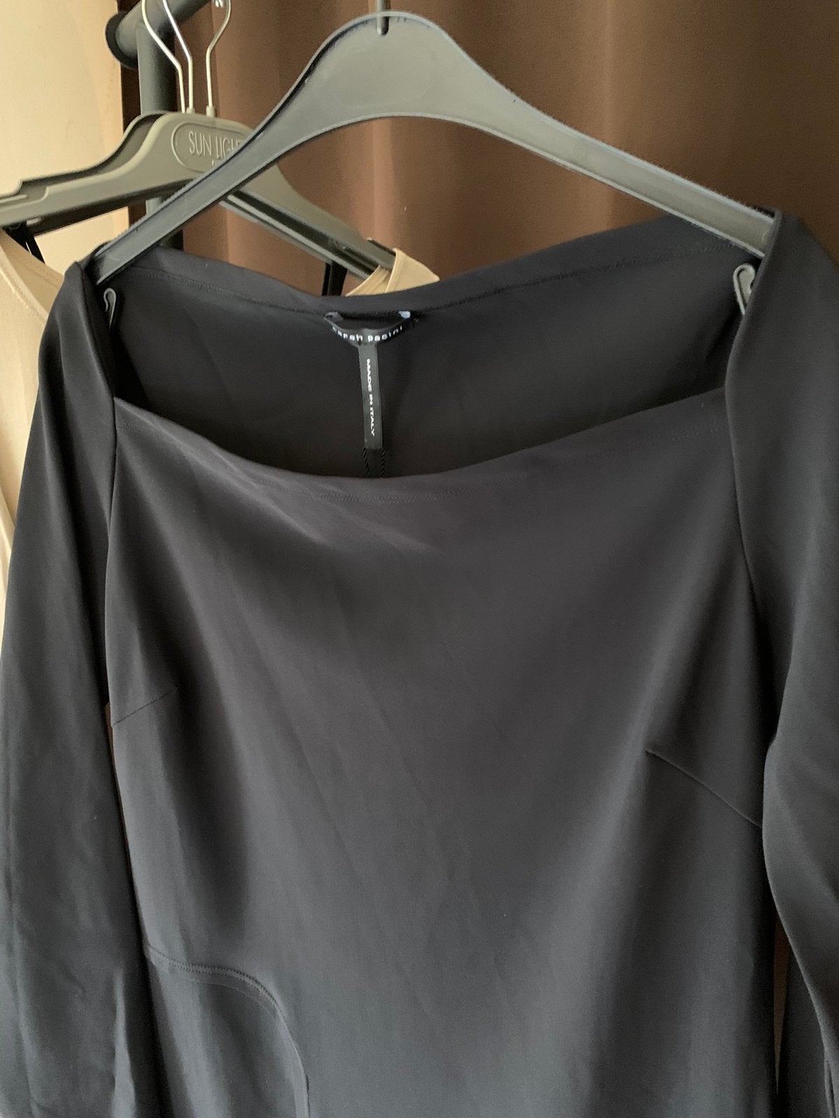 Prachtige zwarte jurk van Sarah Pacini. Q3, Kleding | Dames, Verzenden, Zwart, Maat 42/44 (L), Nieuw