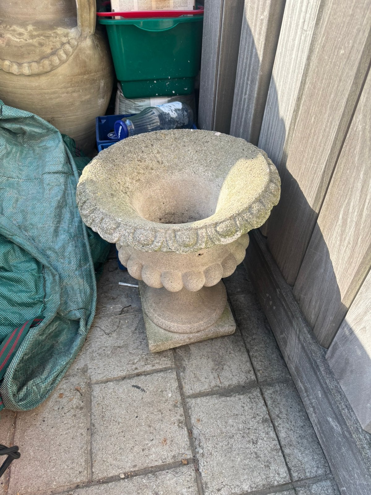 Stenen bloempot te koop, Tuin en Terras, Ophalen, Zo goed als nieuw