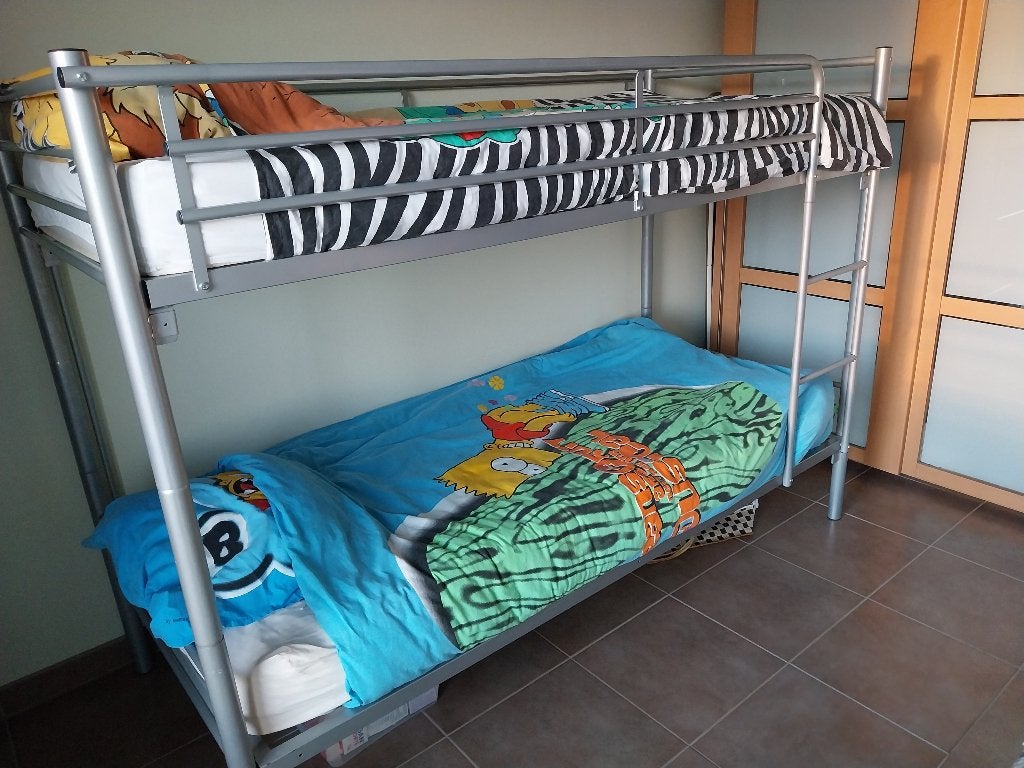 Stevig stapelbed met matrassen, Ophalen, Zo goed als nieuw, Stapelbed