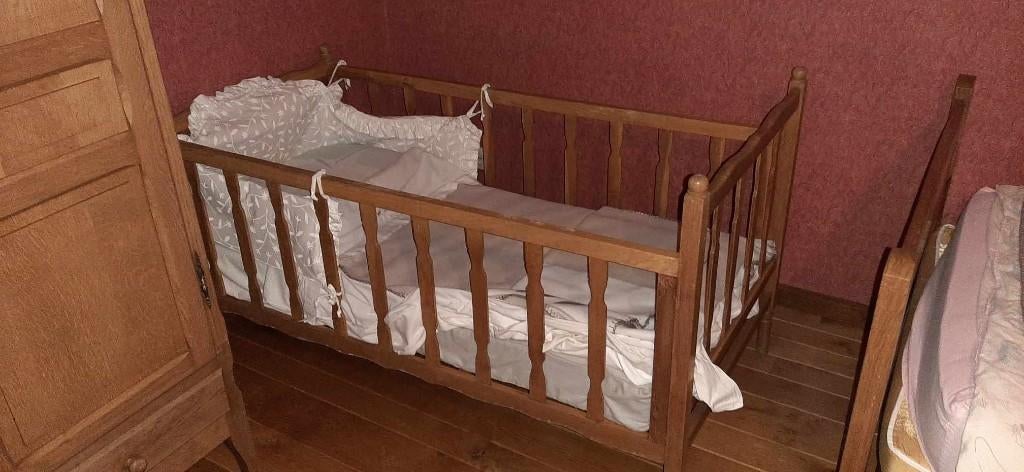 Kinderbedje, ledikant in eikenhout, Kinderen en Baby's, Ophalen, Gebruikt, Ledikant