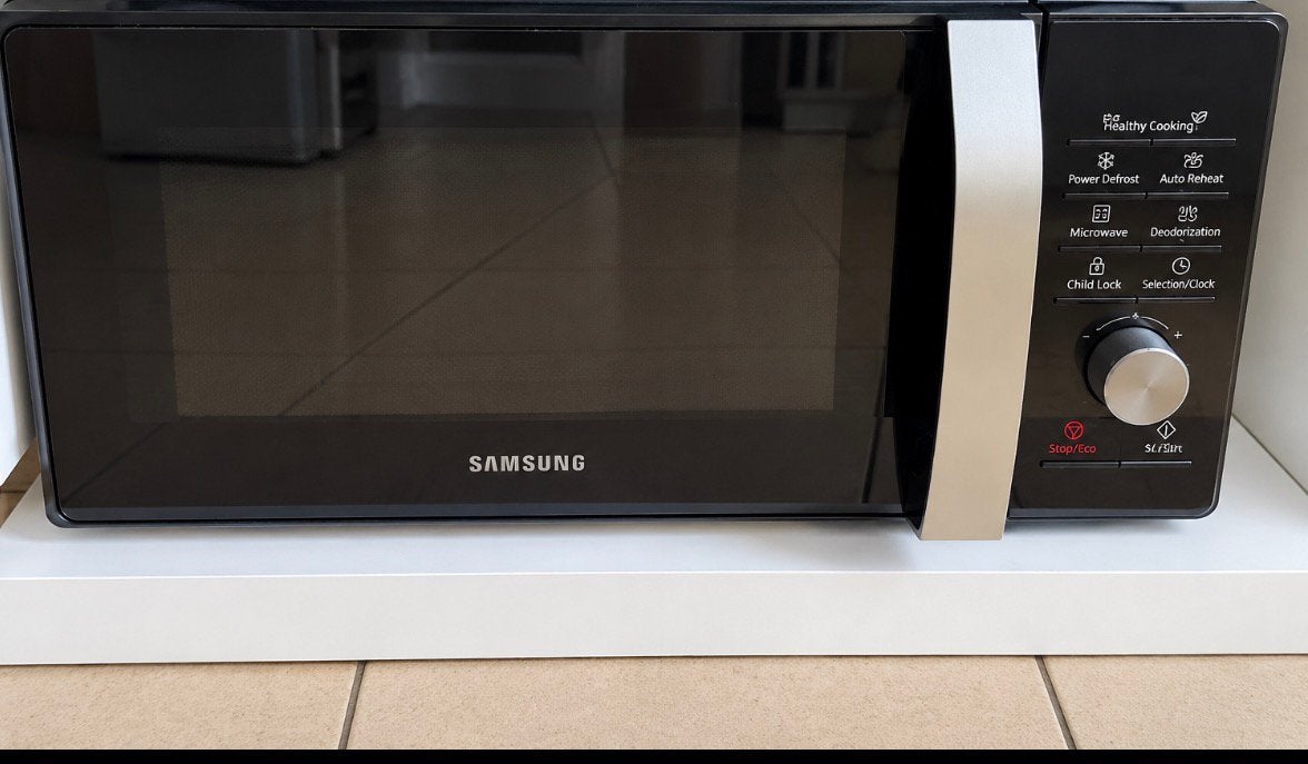 Micro ondes samsung fonctionne parfaitement bien, Electroménager, Enlèvement, Comme neuf, Micro-ondes