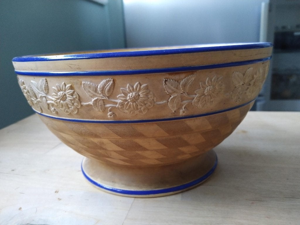 kom met reliefmotiefjes, Antiek en Kunst, Ophalen of Verzenden