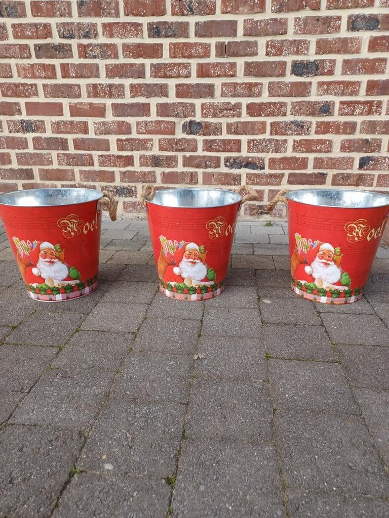 Mooie decoratieve emmers, Ophalen