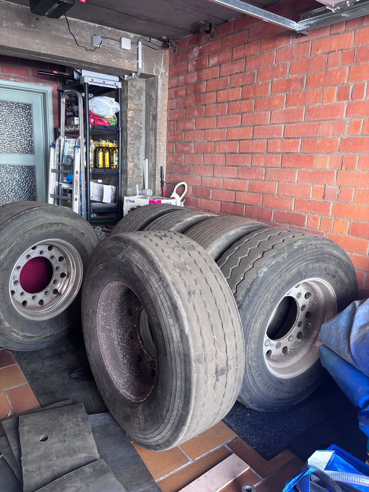 22,5 x 11,75 Alcoa velgen met banden 6 stuks, Enlèvement, Camion, Pneus et Jantes