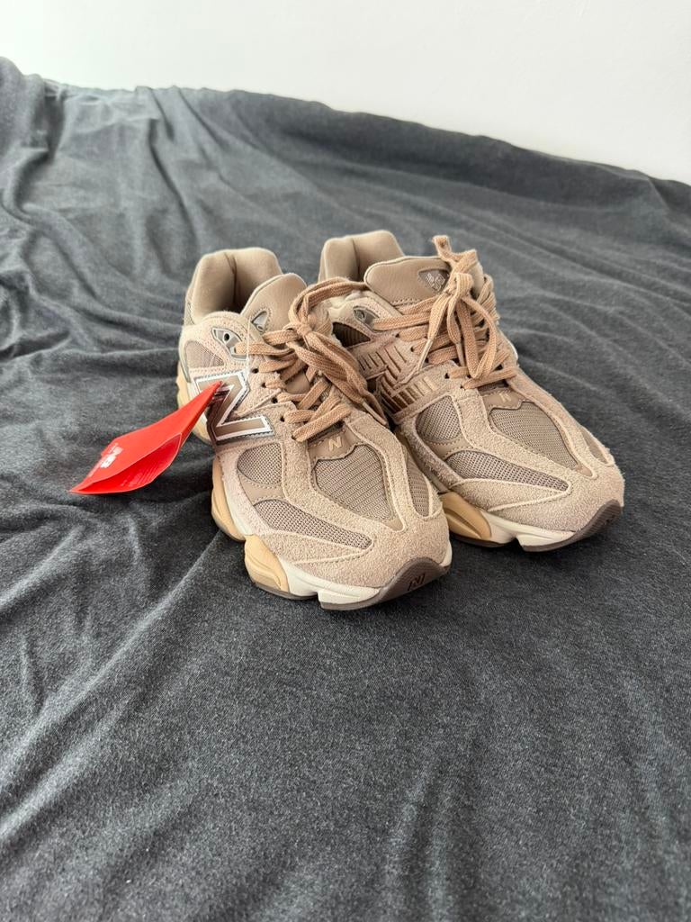 New Balance 9060 41.5 new, Ophalen, Bruin, Nieuw, Sneakers