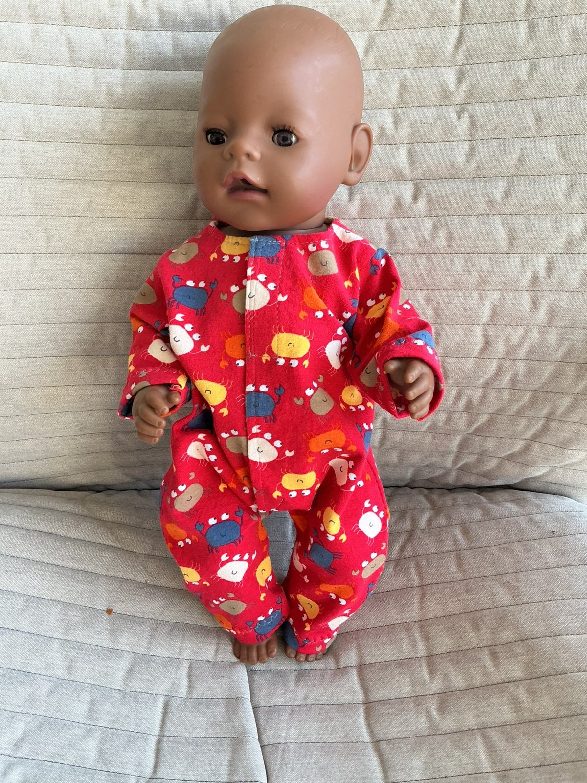 162. Babyborn: Nieuw rood speelpakje met krabbetjes, Ophalen of Verzenden, Nieuw, Babypop