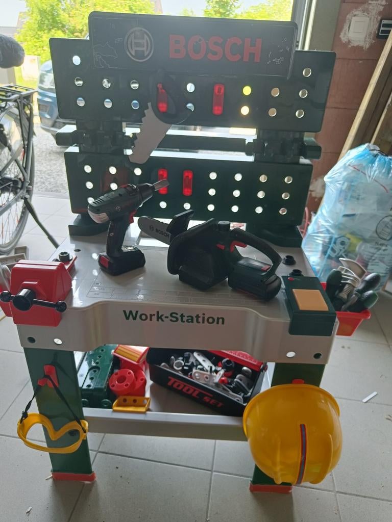 Bosch werkbank + boormachine en kettingzaag, Ophalen