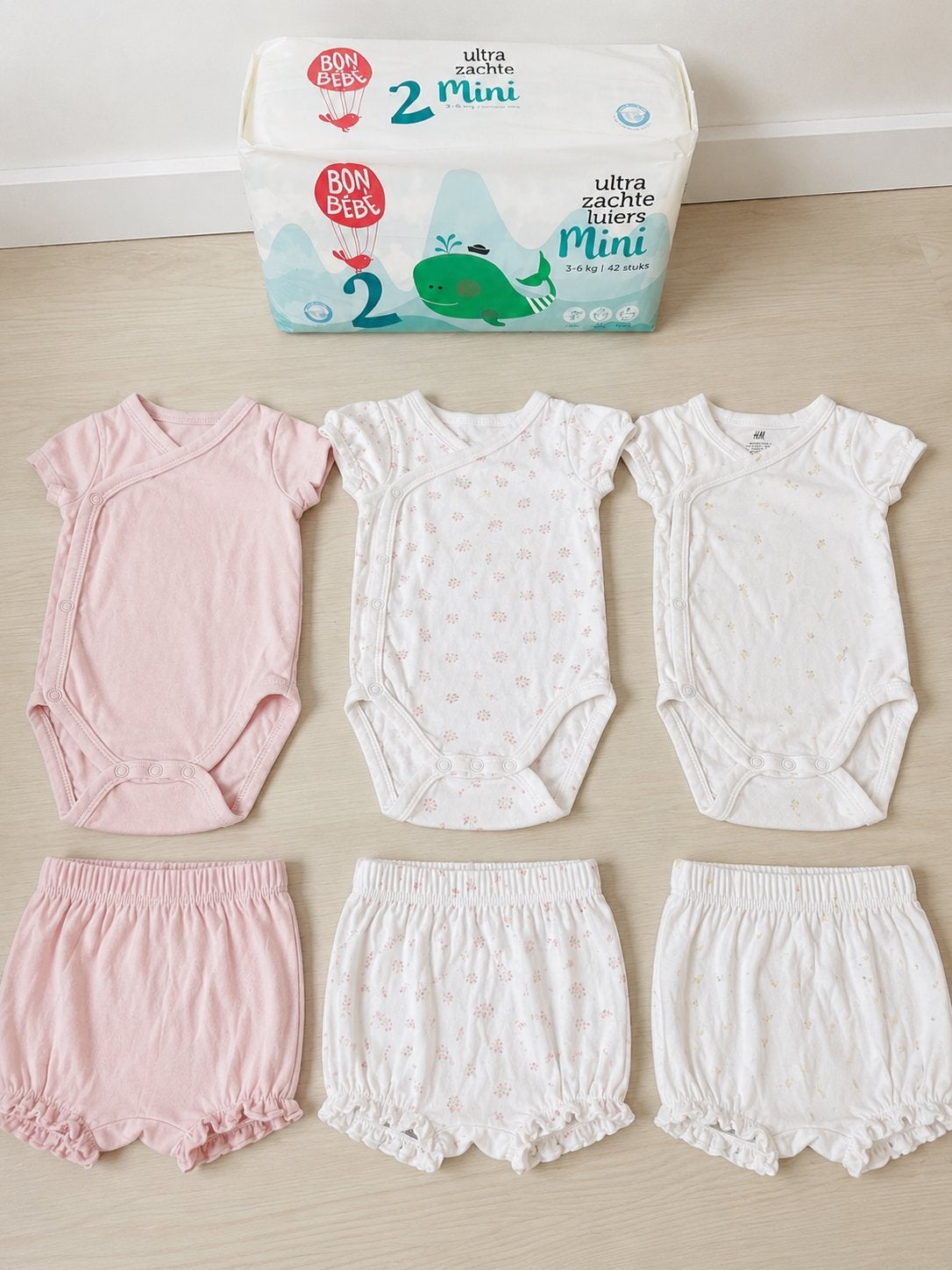 Babykledingset maat 56 en pak luiers maat 2, Kinderen en Baby's, Babykleding | Baby-kledingpakketten, Ophalen of Verzenden, Zo goed als nieuw