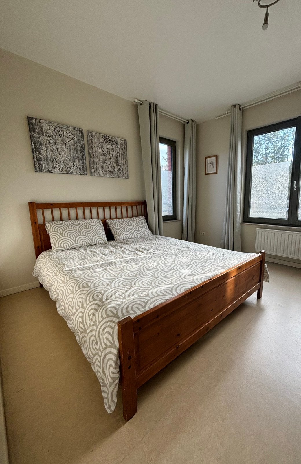 Cadre de lit IKEA HEMNES 160x200 bois brun massif + matelas, Maison & Meubles, Enlèvement, Comme neuf