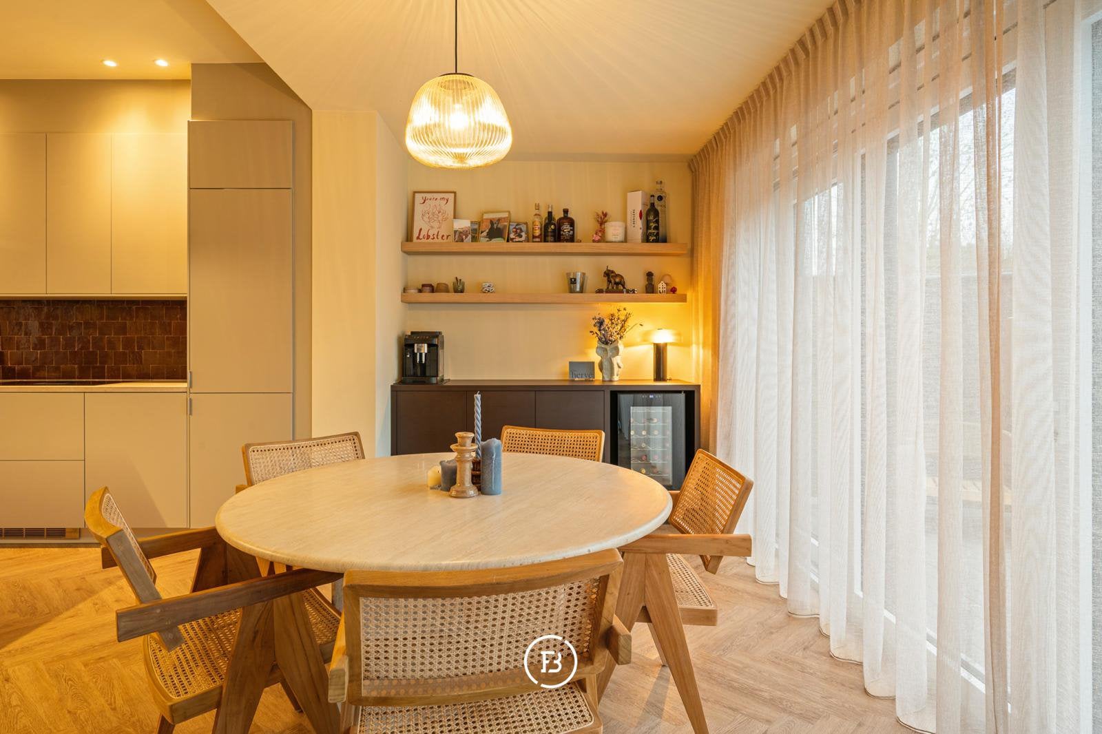 Travertin ronde eettafel, Huis en Inrichting, Ophalen, Rond, Zo goed als nieuw, Vijf personen of meer