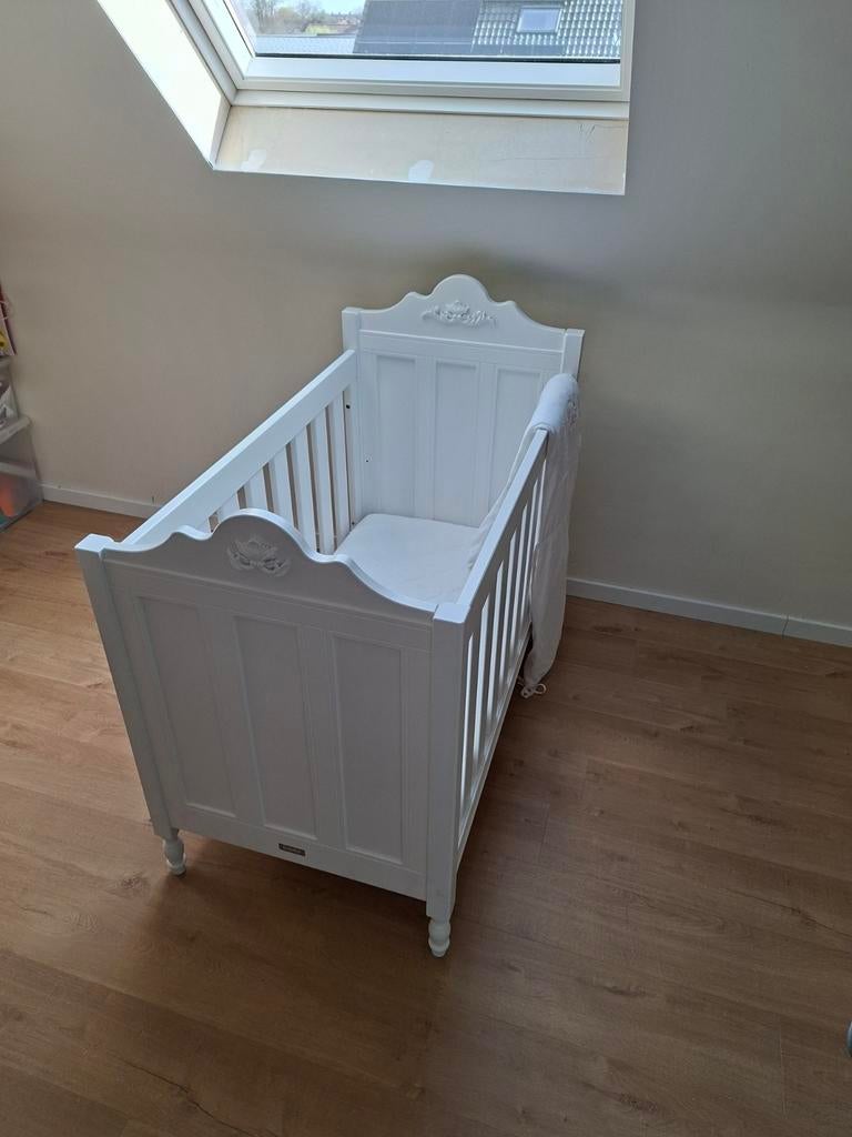 Merk Bobita, kinderbedje met bijhorende commode, Ophalen