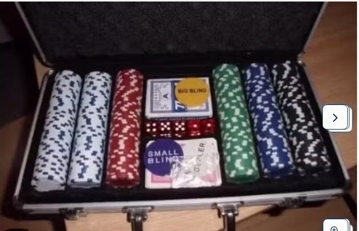 POKERSET MET KOFFER  IN GOEDE STAAT, Hobby en Vrije tijd, Ophalen of Verzenden
