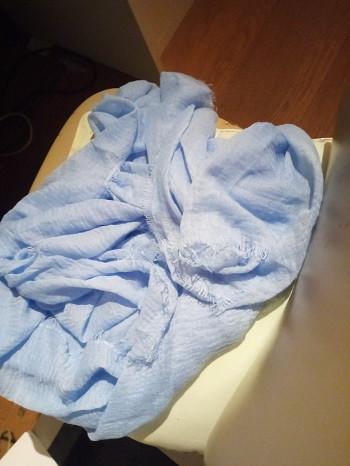 grandes pashminas NEUVES bleue ou blanche  5€/p, Vêtements | Femmes, Bonnets, Écharpes & Gants, Autre fashion, Enlèvement ou Envoi
