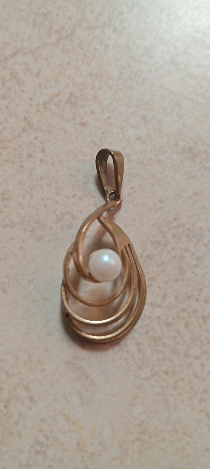 Bijou - joli pendentif plaqué or orné d'une perle, Gebruikt, Overige voorstellingen, Ophalen of Verzenden, Goud