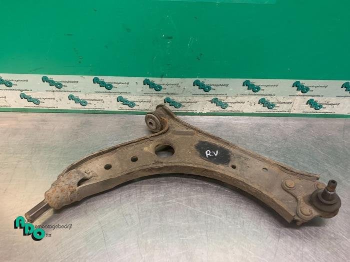 Bras de suspension avant droit d'un Volkswagen Golf (Golf 04, Volkswagen, -, 3 mois de garantie, Utilisé