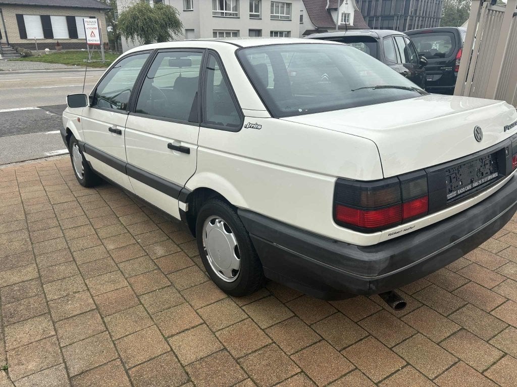 Voiture classique Volkswagen Passat 1800 cc, Autos, Achat, 4 portes, Entreprise, Berline
