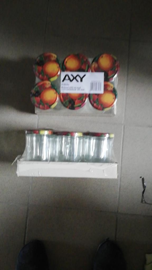 Nieuwe confituurpotten te koop., Ophalen