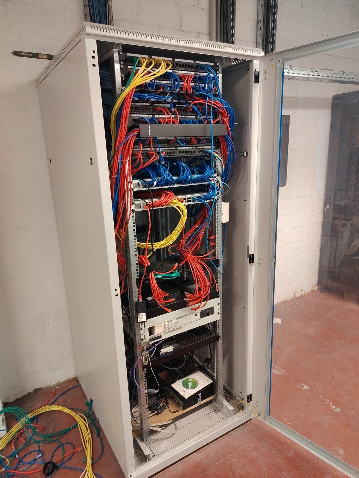 Serverkast, Ophalen