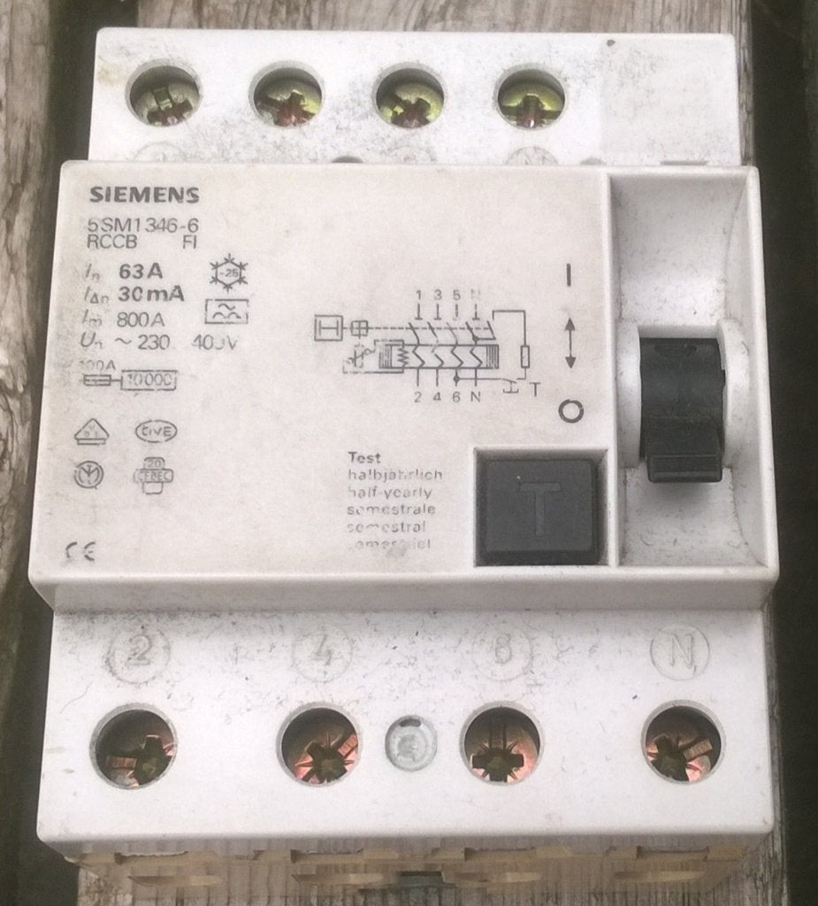 Aardlekschakelaar 63 A 30mA 3-fase, Siemens, Doe-het-zelf en Bouw, Ophalen of Verzenden, Gebruikt, Siemens, Aardlekschakelaar