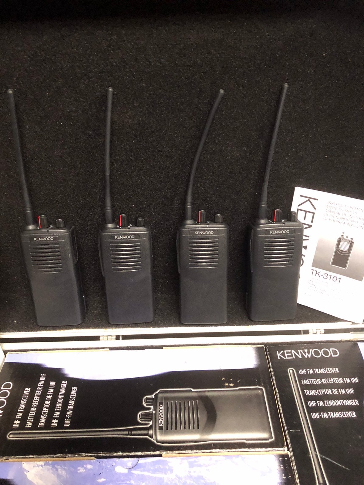 Walkie talkies Kenwood TK3101  4 stuks  en ACC in Case, Telecommunicatie, Ophalen, Zo goed als nieuw