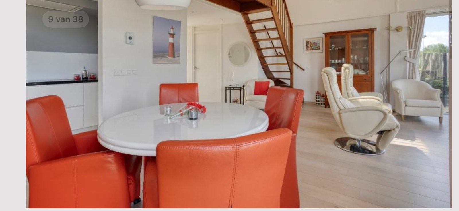 Hoogglans witte eettafel, Huis en Inrichting, Tafels | Eettafels, Ophalen, Rond, Zo goed als nieuw, Vier personen