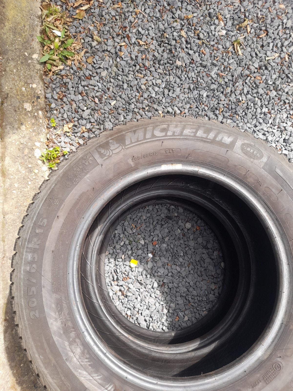 2 beaux pneus Michelin 205 65 15, Enlèvement