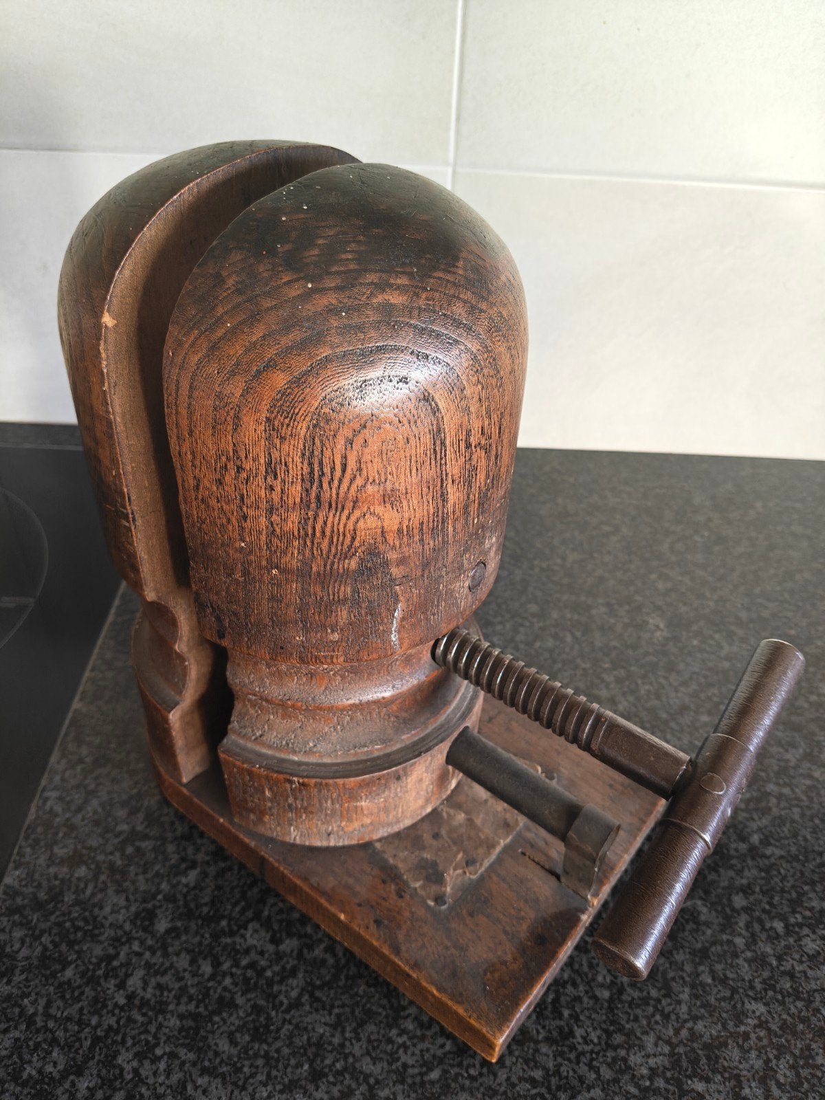 Antieke hoedenspanner / hoedenmal, Ophalen