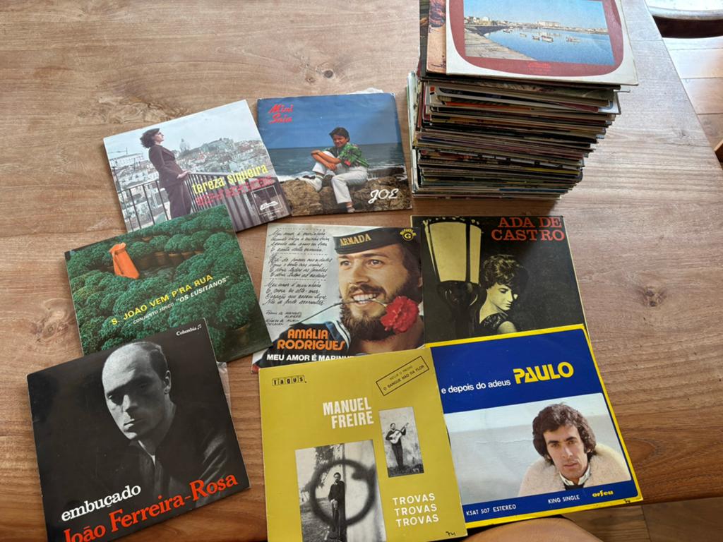 Lot van 72 Portugese singles - 12 euro voor alles, Ophalen of Verzenden, Zo goed als nieuw