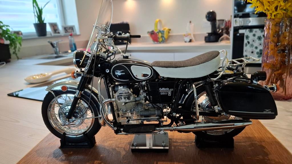 Jouets 1/6 Moto guzzi california collection, Motoren, Motoren | Moto Guzzi, Particulier