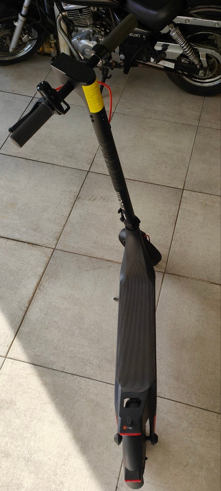 Trottinette électrique Xiaomi Mi Essential Excellent état, Vélos & Vélomoteurs, Trottinettes