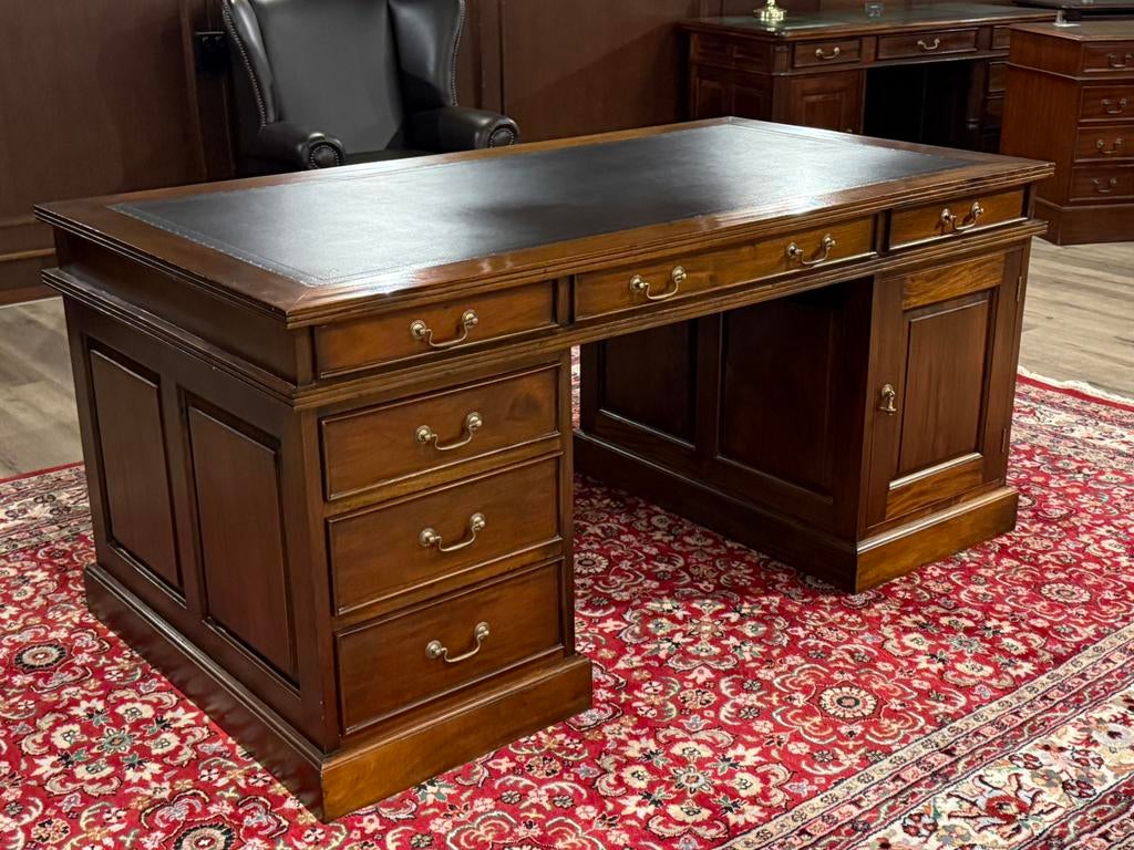 Klassiek Engels bureau #646, Huis en Inrichting, Hout, Bruin, Ophalen of Verzenden, Overige merken