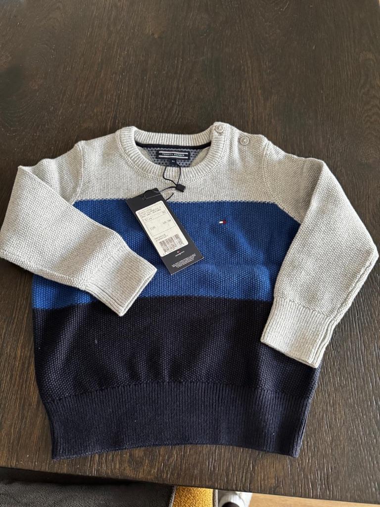 Trui Tommy Hilfiger -nieuw met etiket, Kinderen en Baby's, Babykleding | Maat 86, Ophalen, Truitje of Vestje, Nieuw, Tommy Hilfiger