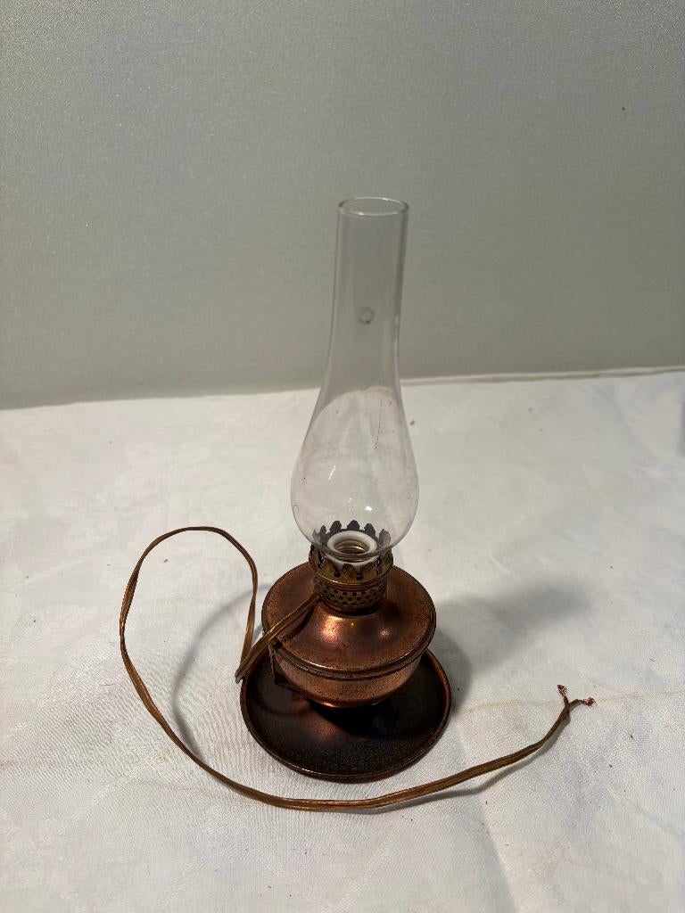 Lampe à pétrole ancienne en cuivre avec verre, Enlèvement