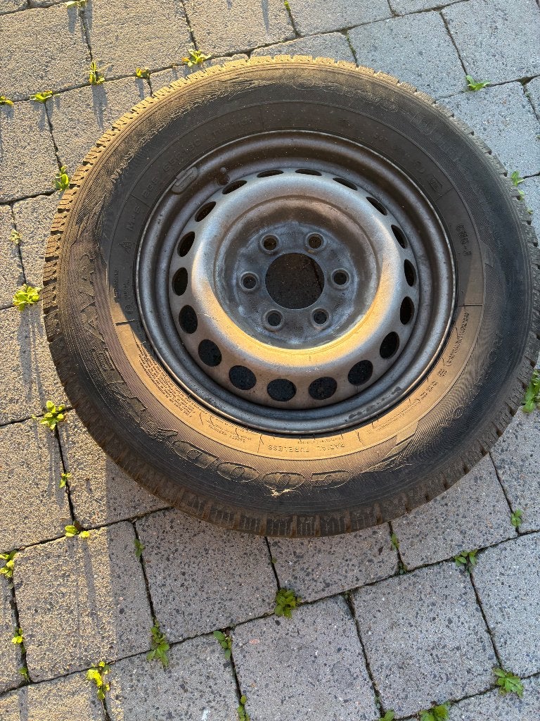 Winterbanden op velg Mercedes sprinter prijs is voor 4, Auto's, Particulier, Te koop