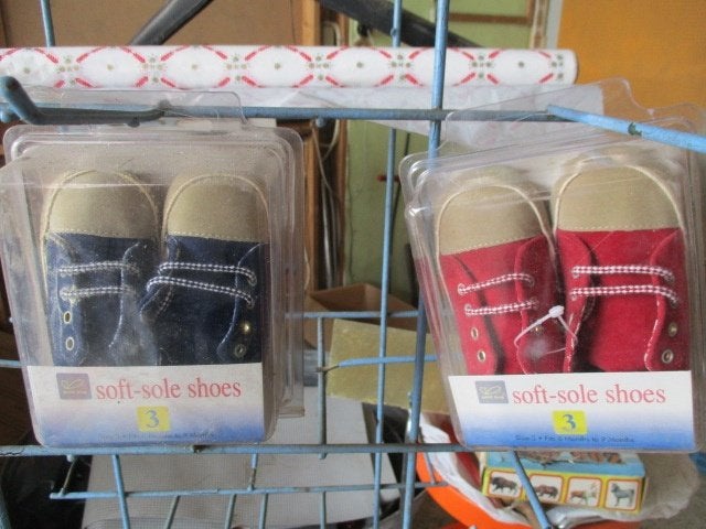 chaussures bébé 3-9mois -neufs  en boite=  poubelle alors, Enlèvement, Neuf