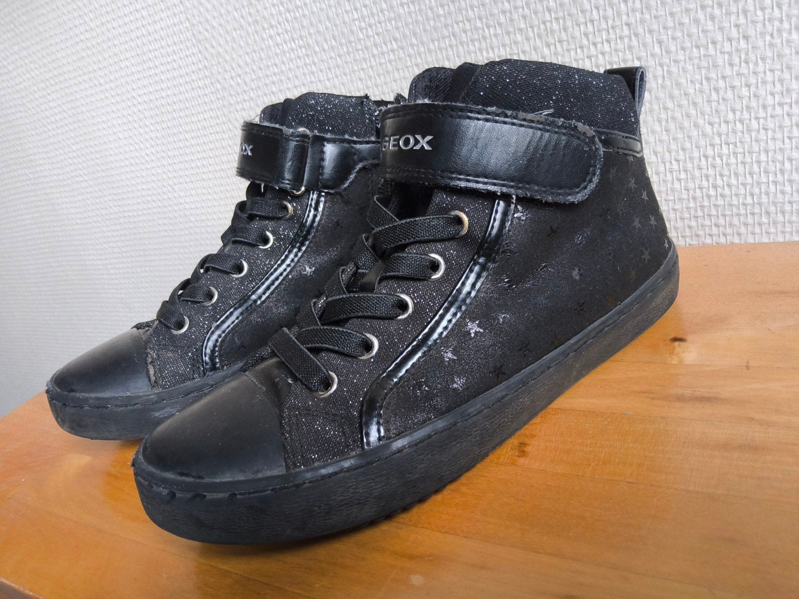 Geox zwart sterretjes meisje maat 32 spelen, kampje? €5, Kinderen en Baby's, Ophalen, Gebruikt, Meisje, Schoenen